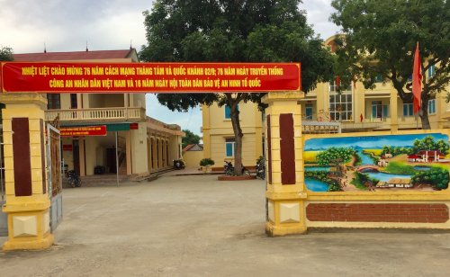 Cổng UB.jpg