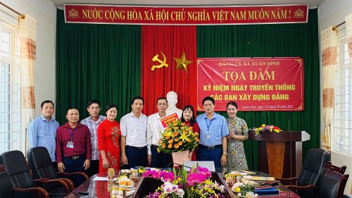 Tặng quà.jpg
