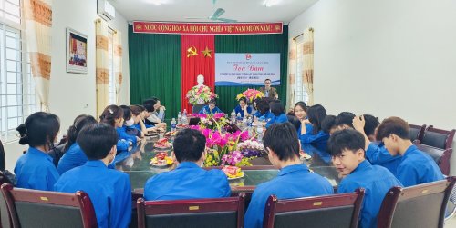 Hùng phát biểu.jpg