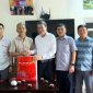 Đồng chí Bí thư Huyện uỷ Thọ Xuân Lê Đình Hải thăm, tặng quà gia đình người có công nhân kỷ niệm 50 năm Ngày Giải phóng miền Nam, thống nhất đất nước