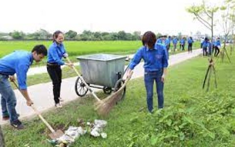 Xã Xuân Sinh tiếp tục tổ chức ra quân thực hiện giải phóng hành lang giao thông trên các tuyến đường thôn, xóm gắn với việc tổ chức làm công tác vệ sinh môi trường trên địa bàn toàn xã.