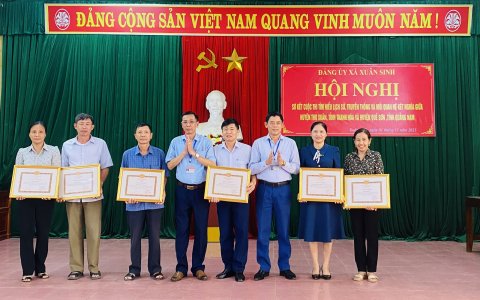 ĐẢNG UỶ XÃ XUÂN SINH SƠ KẾT CUỘC THI VIẾT "Tìm hiểu lịch sử, truyền thống và mối quan hệ kết nghĩa Thọ Xuân-Quế Sơn"